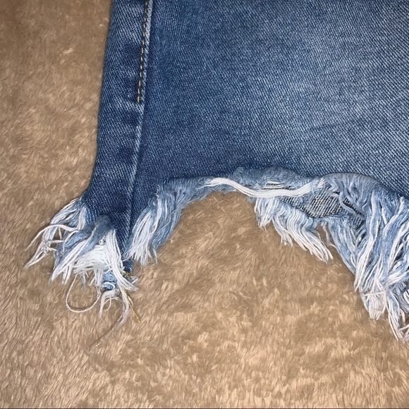 Boohoo Frayed Raw Hem Denim Mom Shorts Size 4 - Picture 2 of 10
